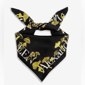 NWT 🍄 Alexander McQueen black mushroom silk square twill scarf